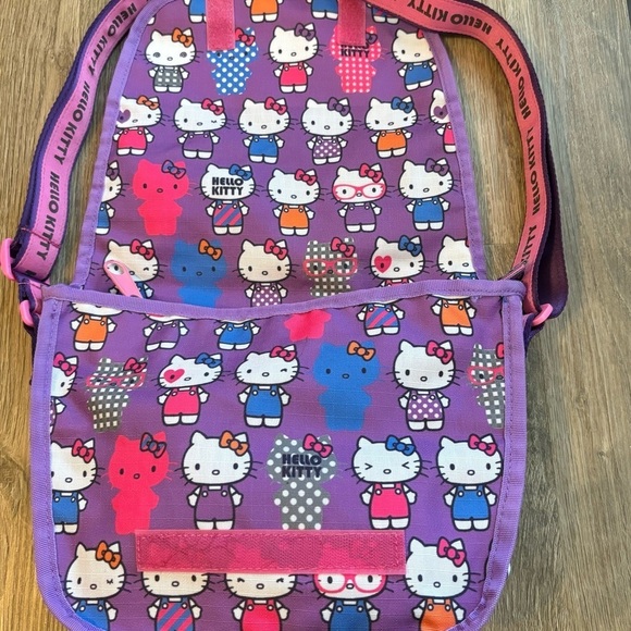Hello Kitty Sanrio Adjustable Crossbody Purse
Bag - Picture 7 of 13